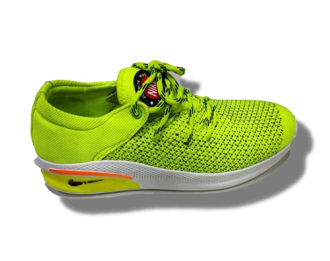 Sports runing shoe
