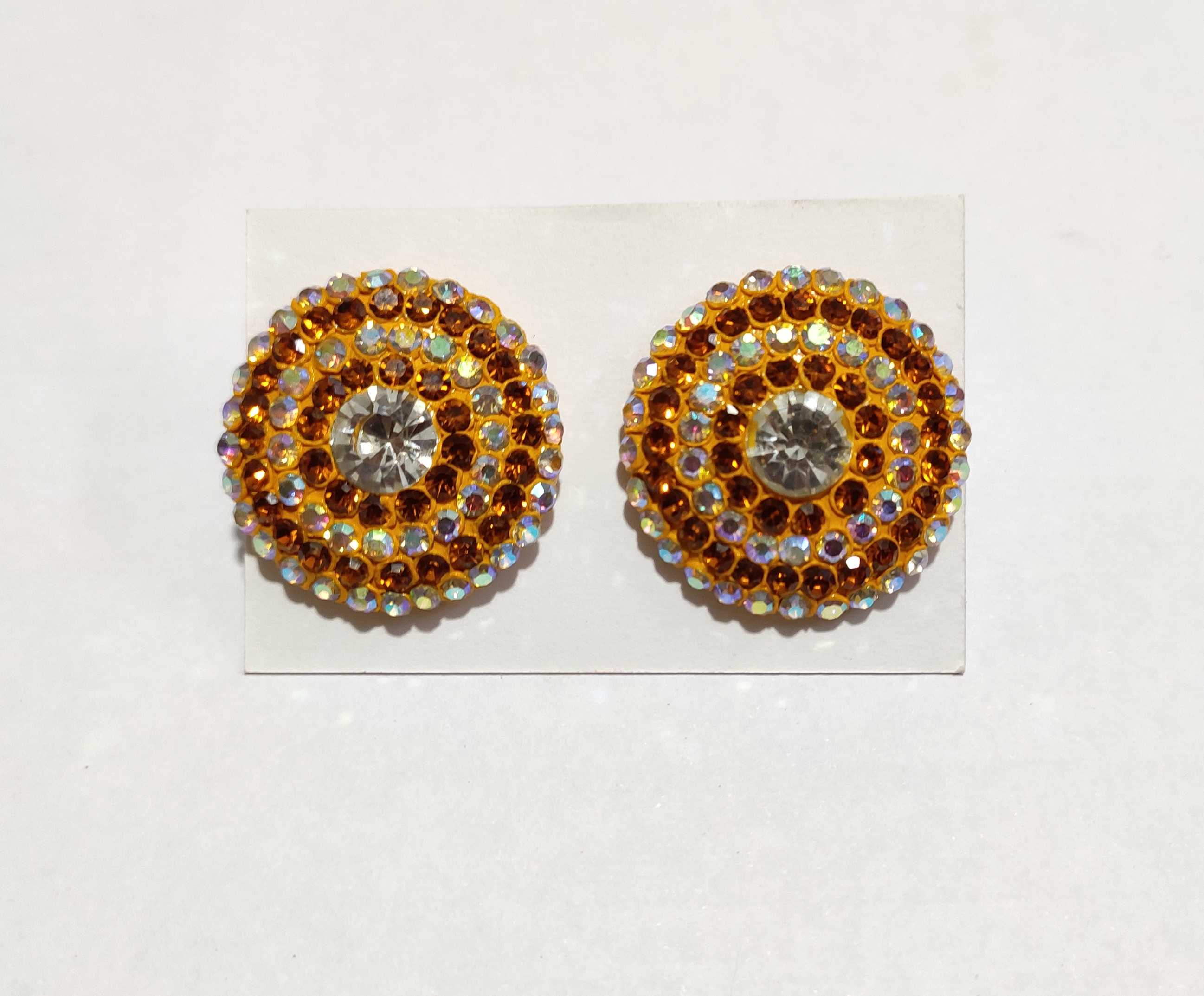 Beautiful earrings make to laack and glass